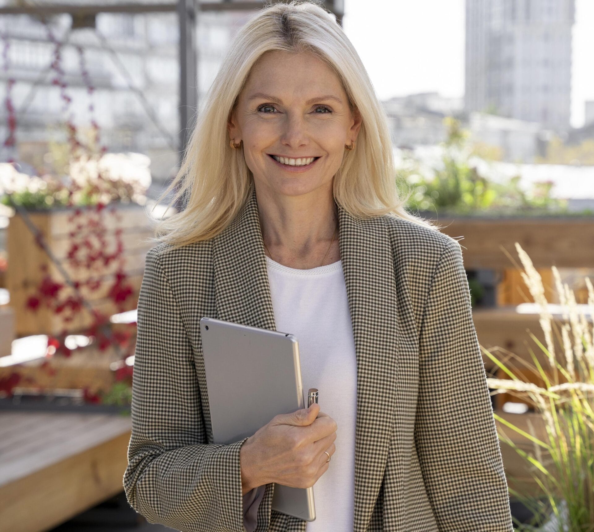 feed-media PR professional with extensive experience in tech and B2B