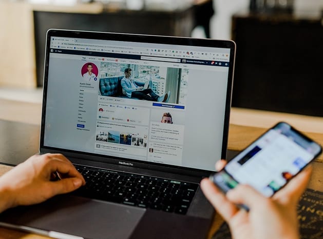 Outdoor seating at successful restaurant chain popular with millennials